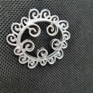 Sarah Coventry vintage Brooch Silver Toned Circle